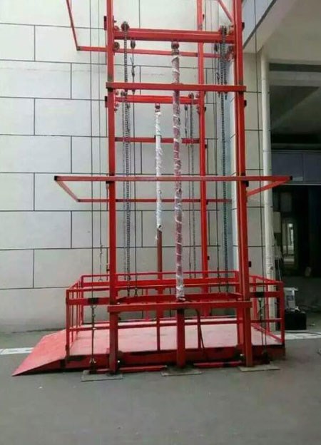 固定導軌(gui)式升降機(jī)案例